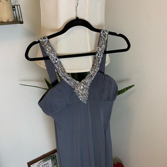 Le Chateau Dress - Picture 4 of 6